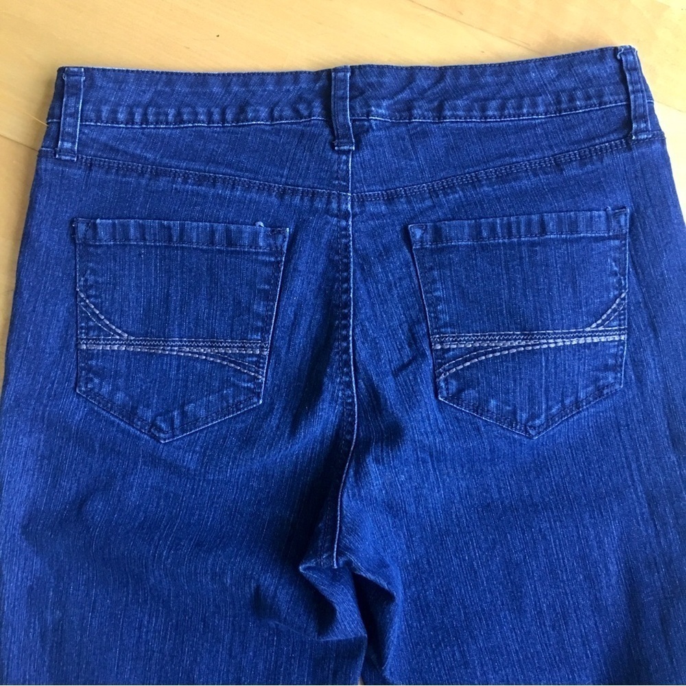 Bandolino Mid Rise Riley Bermuda Jean Shorts, Blue Denim, Size 6 - Picture 8 of 17